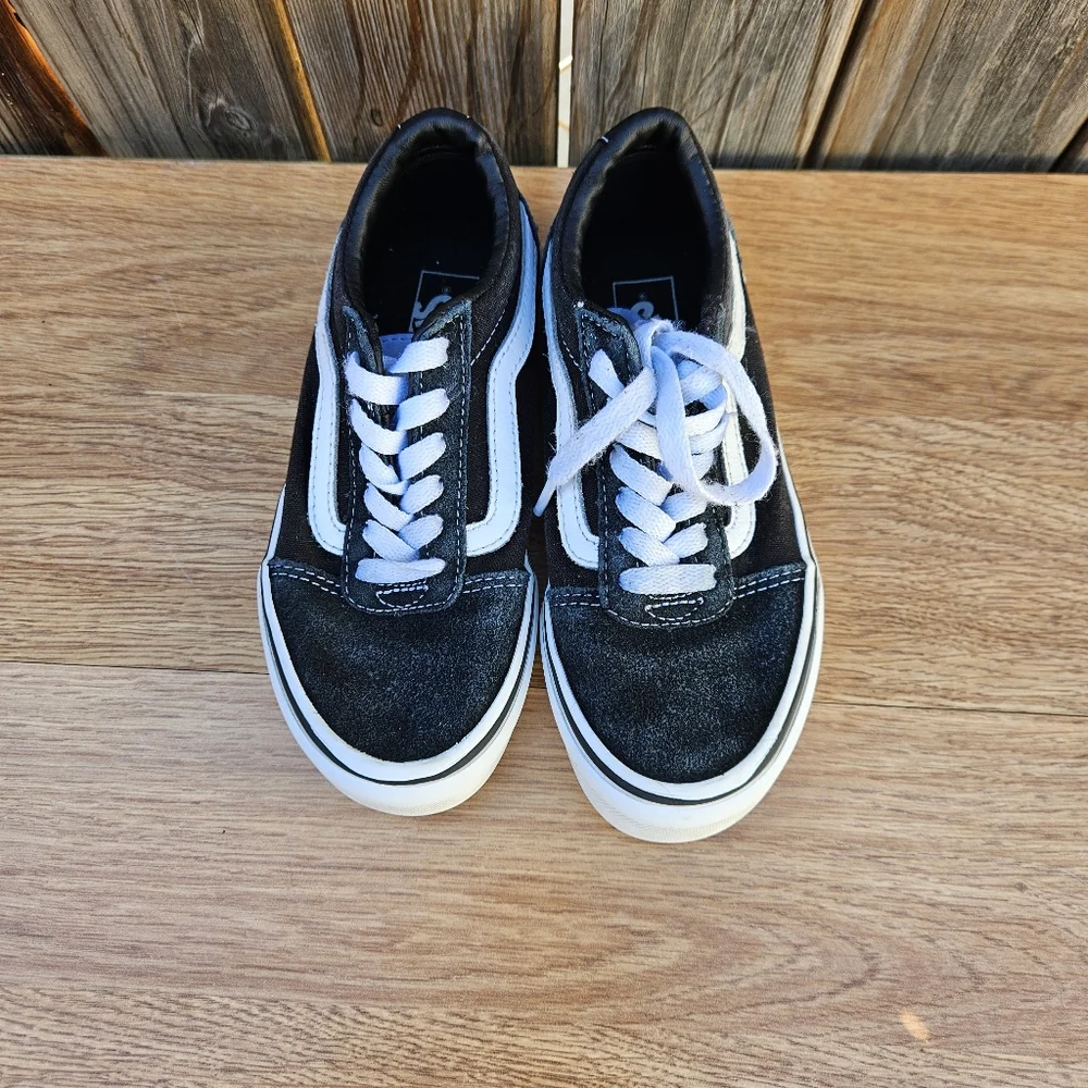 Vans Kids Black and White Sneakers 13 - Picture 14 of 16